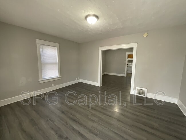 Building Photo - 32 Penn St