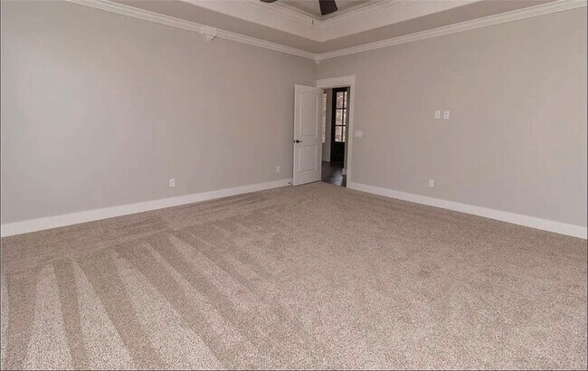 Building Photo - 2200 NW Small Oaks St