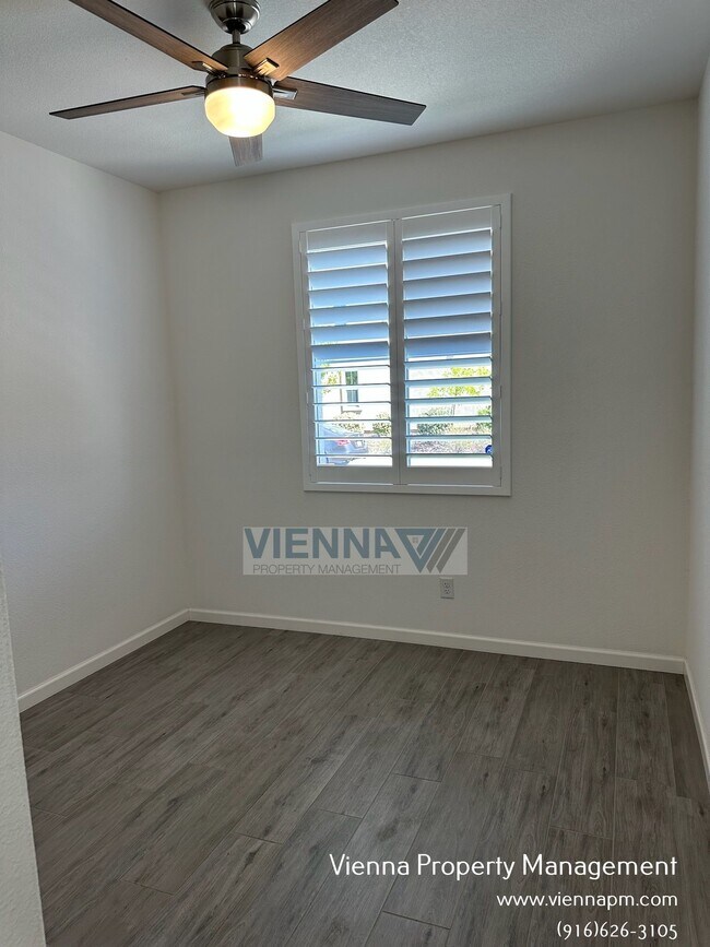 Building Photo - 1347 Larkspur Dr