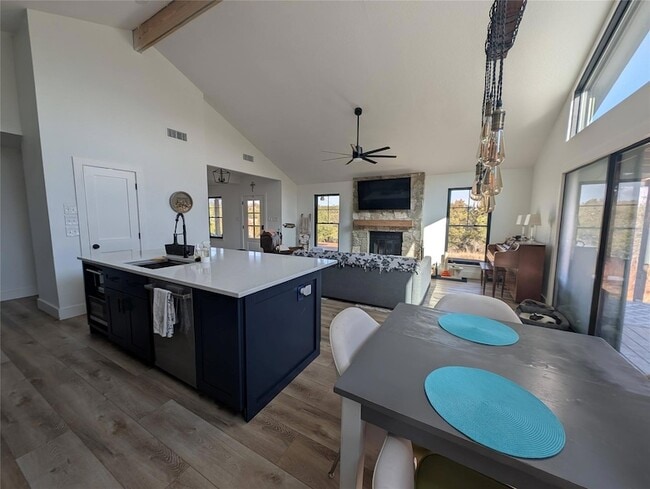 Building Photo - 306 Deer Creek Cir