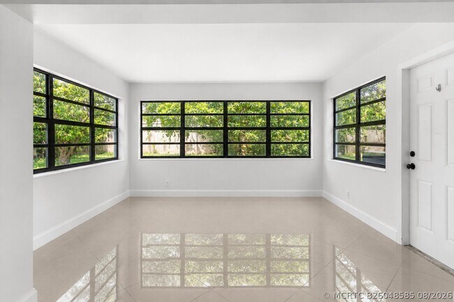 Building Photo - 477 NE 35th St