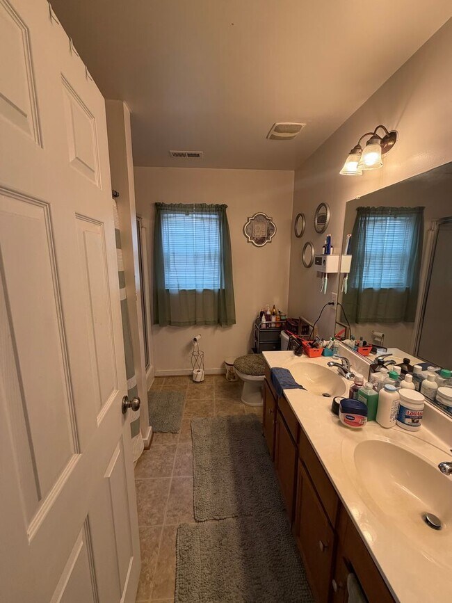 Building Photo - 3 Bdrm/2.5 Bth Home Located Close to I-95