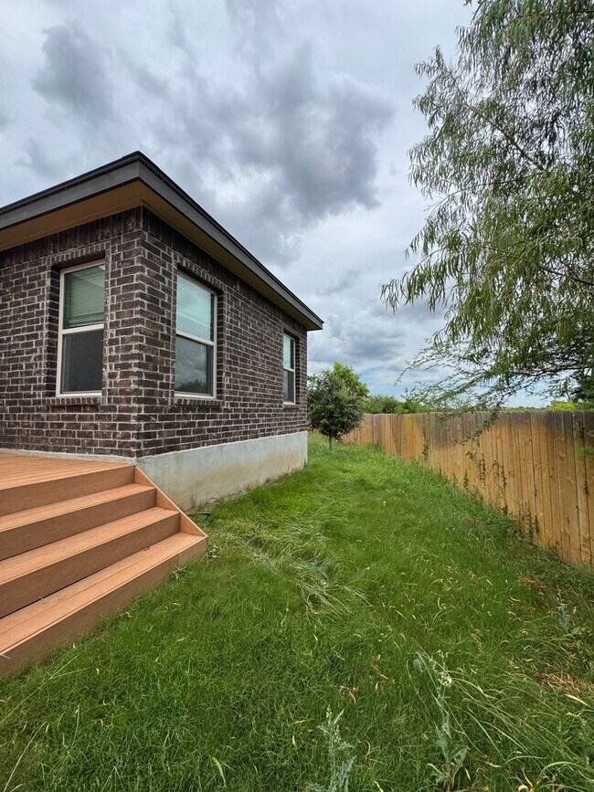 Building Photo - 3202 Blantyre
