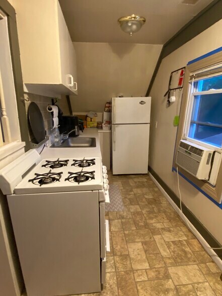 Upper unit - 1141 E Bernhard Ave