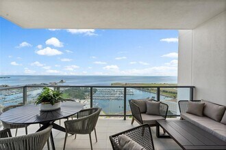 Building Photo - 301 1st St S