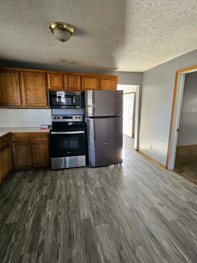 Kitchen - 325 E Avenue C