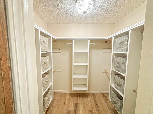 Building Photo - 105 Bluebird Cir