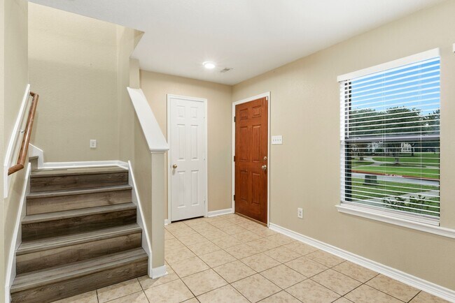 Building Photo - 1230 Grassy View Dr