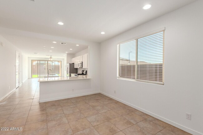 Building Photo - 9239 W Sells Dr