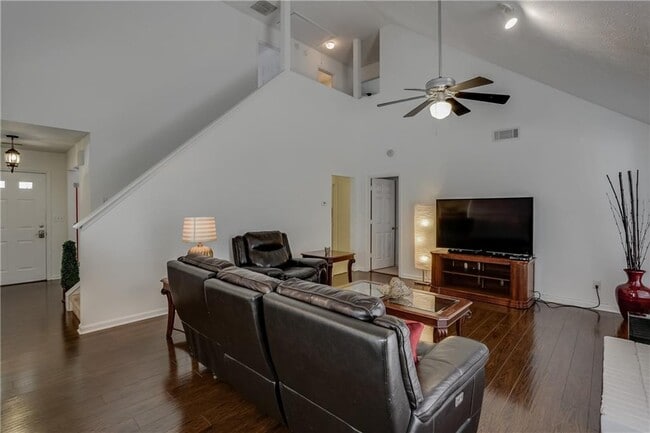 Building Photo - 4201 E Meadow Dr