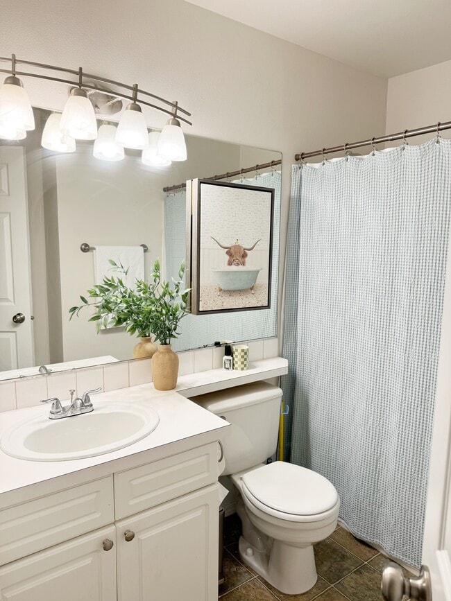 Building Photo - 1923 W Hampson Ave