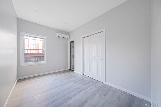 Building Photo - 224 Amber St