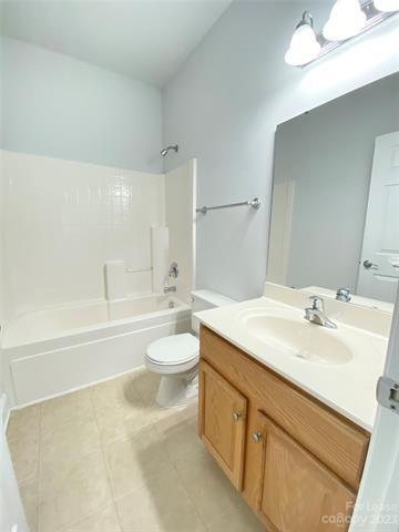 Building Photo - 336 Park Square Pl