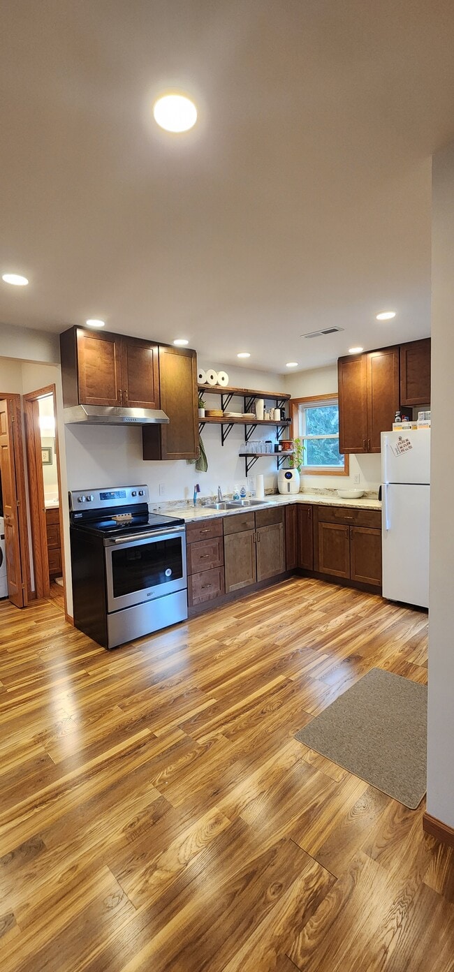 Building Photo - 715 W Wabasha St