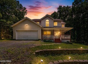 Building Photo - 3290 Bluebird Dr