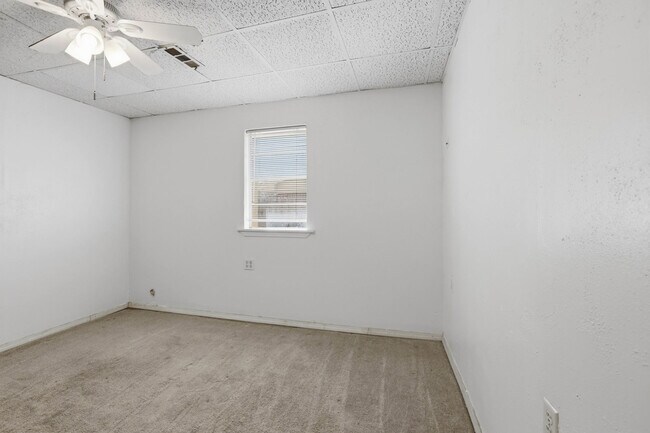 Building Photo - 1328 Hazelwood Dr