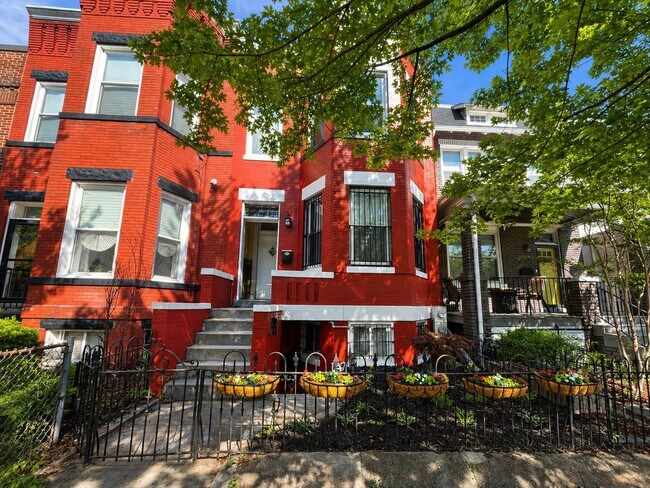 Building Photo - 1147 4th St NE