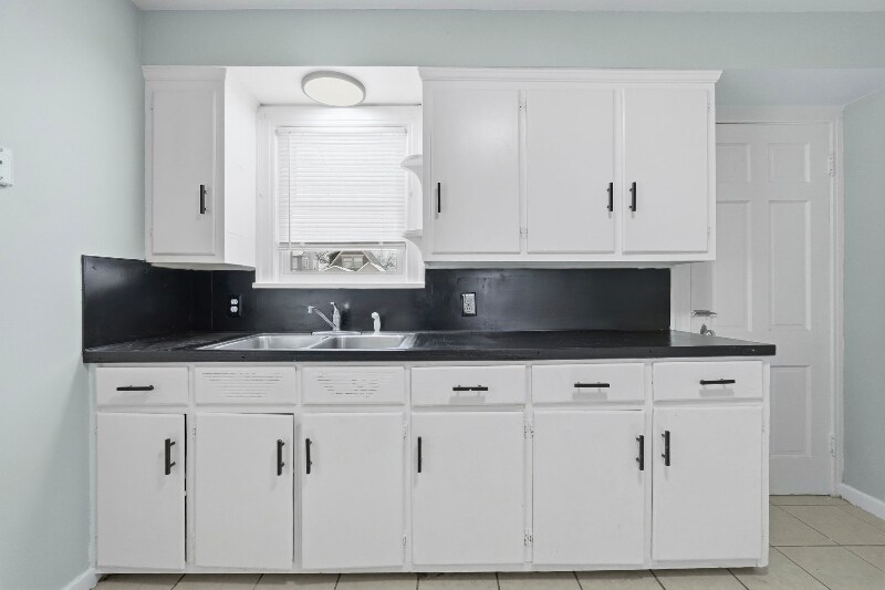 Building Photo - 3405 Lillie St