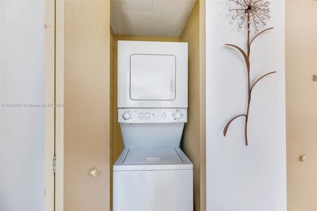 Building Photo - 17375 Collins Ave