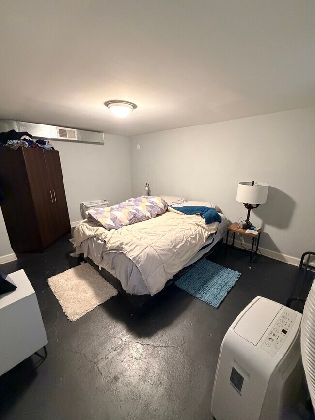 Building Photo - 1822 N Luna Ave