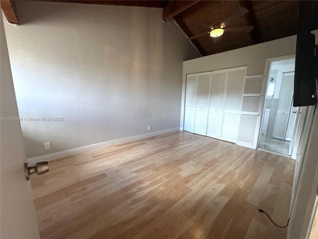 Building Photo - 8115 SW 21st Ct