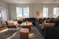 Building Photo - 736 N Throop St