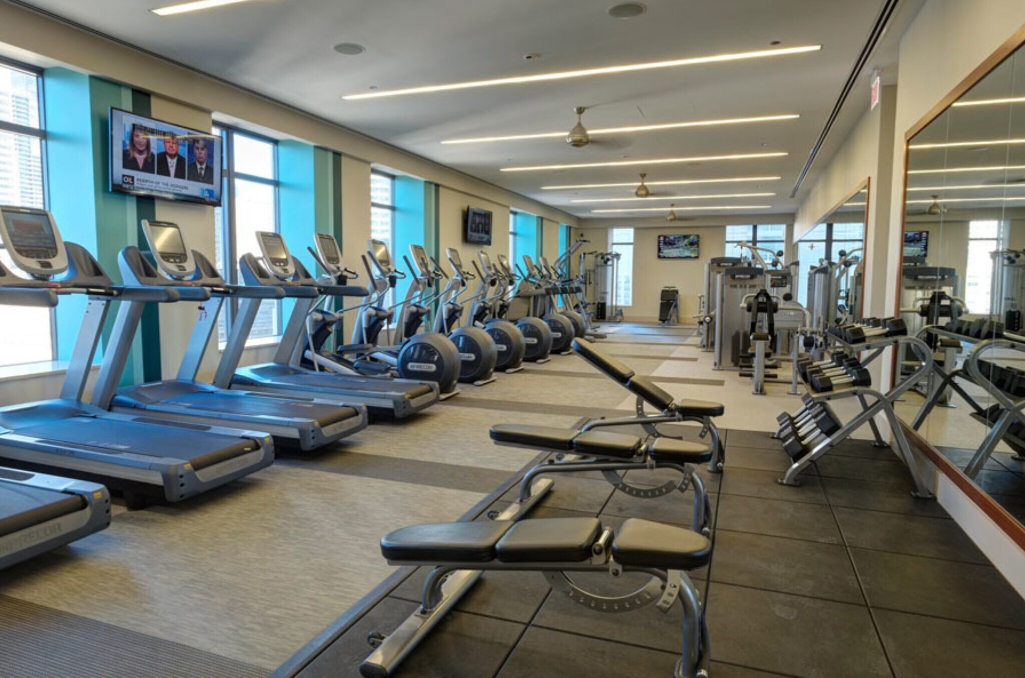 Building Photo - 705 S Clark St