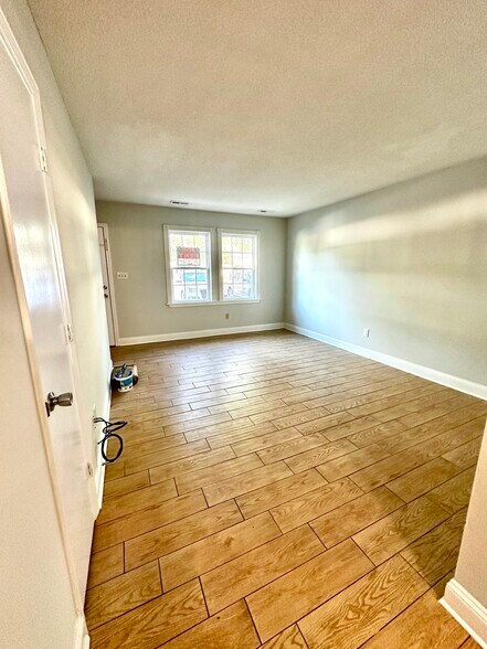 Building Photo - 1605 Fawn Vista Dr N
