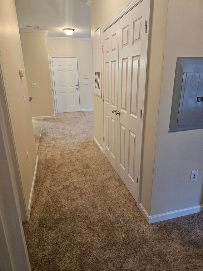 Building Photo - *** Move into your new place before the HO...