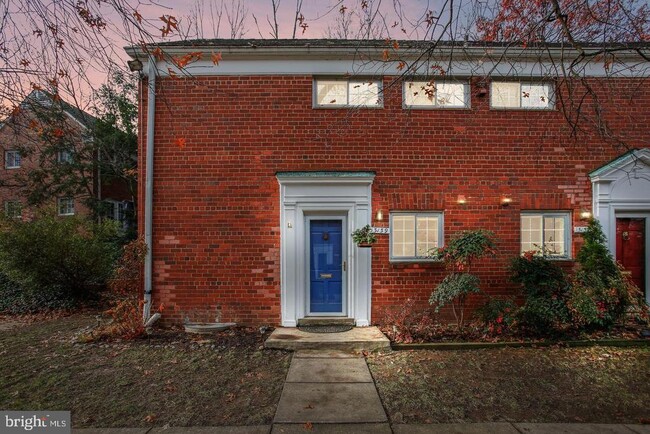 Building Photo - 3139 Martha Custis Dr
