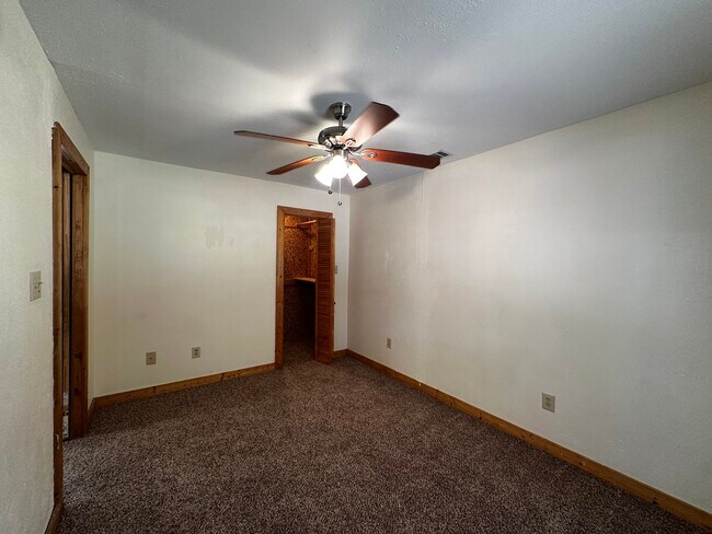 Building Photo - 1453 Chapparal Rd