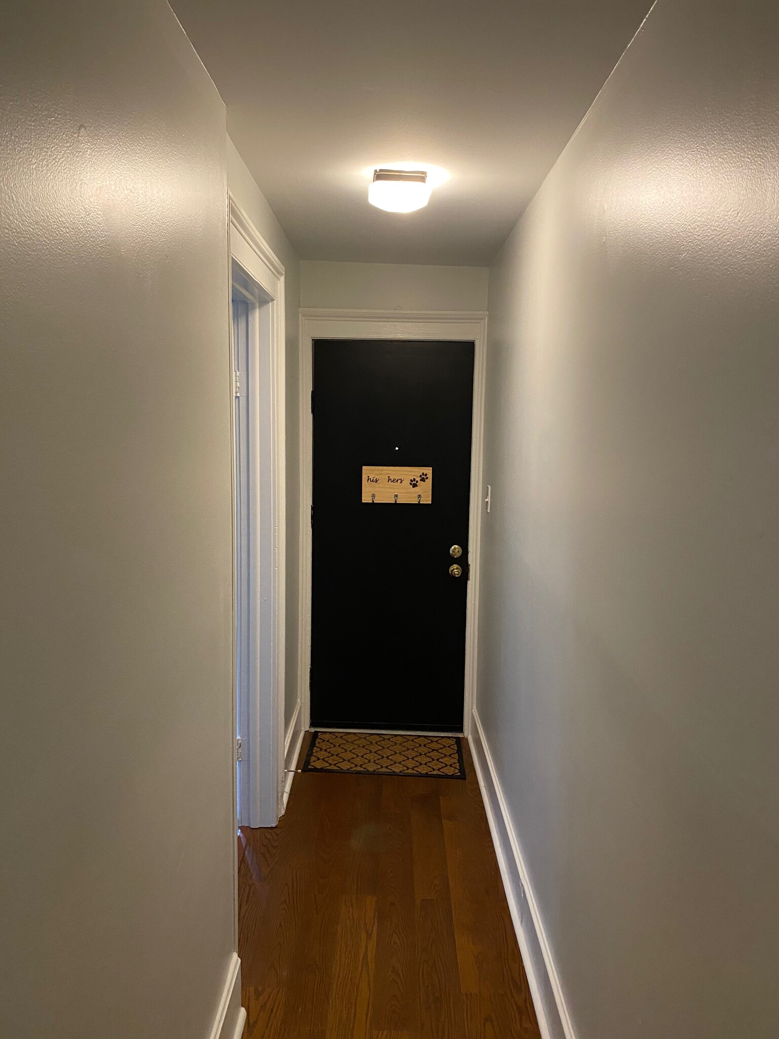 Hallway to 2nd bedroom - 120 W Duffy St