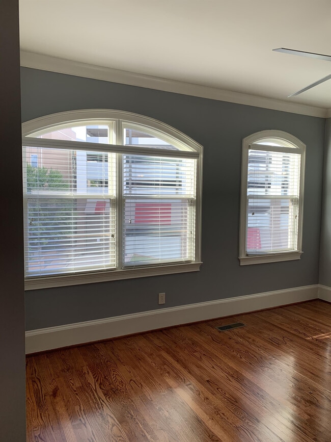 Building Photo - 384 16th St NW