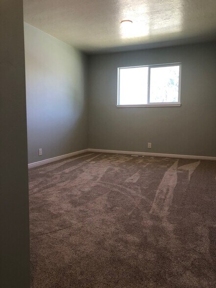 Building Photo - 1865 Ribbonwood Dr W