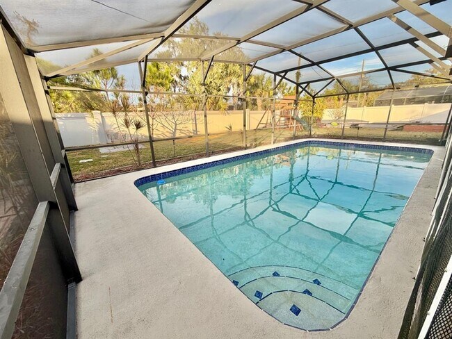 Building Photo - 653 Sherwood Dr