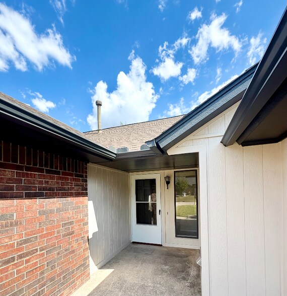 Building Photo - 1800 Cimarron Trail