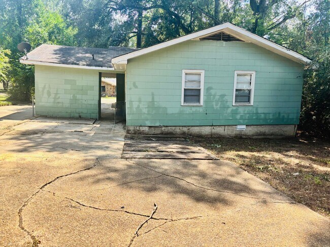 Building Photo - 756 Kensington Pl
