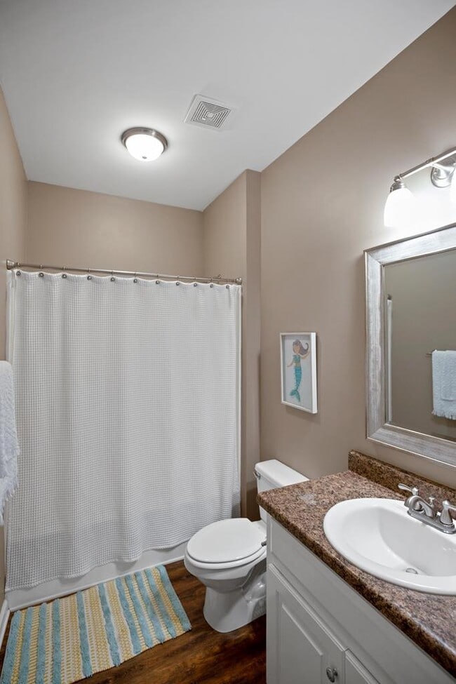 Building Photo - 220 Maplecliff Dr