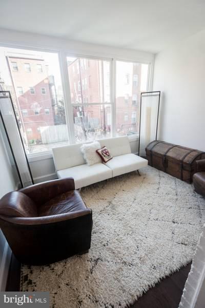 Building Photo - 1890 Ontario Pl NW