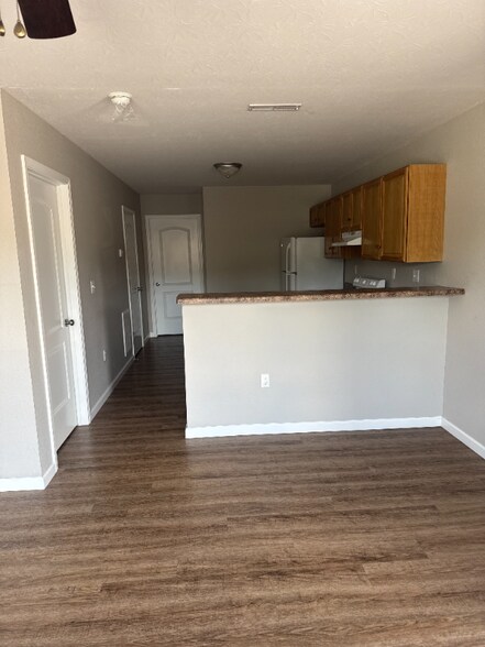 Building Photo - 215 Old Jacksboro Pike
