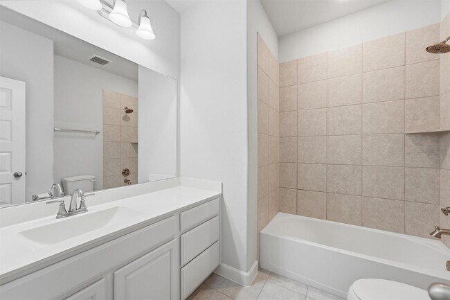 Building Photo - 1303 Gardenia Dr
