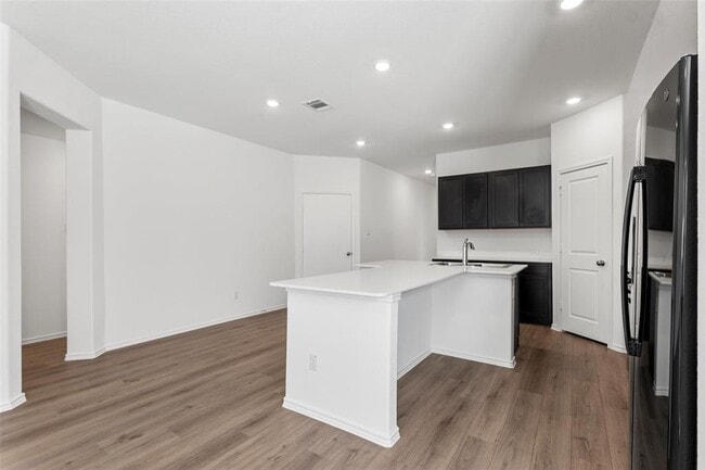 Building Photo - 625 Waterway Ave