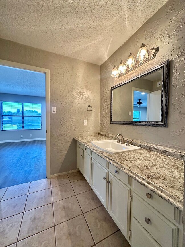 Building Photo - NOW AVAILABLE - 2-Bedroom 2-Bathroom Condo + Clubhouse/Pool/River Access