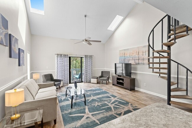 Building Photo - Fully Furnished - Seasonal or Long Term Op...