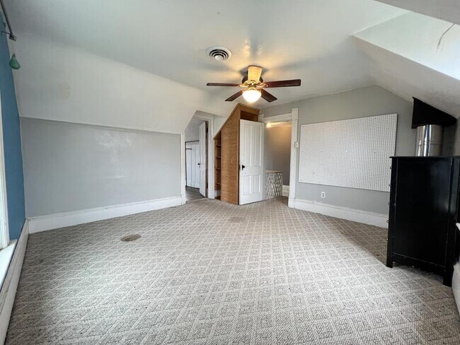 Building Photo - 3085 Overland Ave