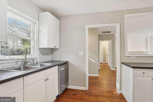 Building Photo - 1840 Camellia Dr