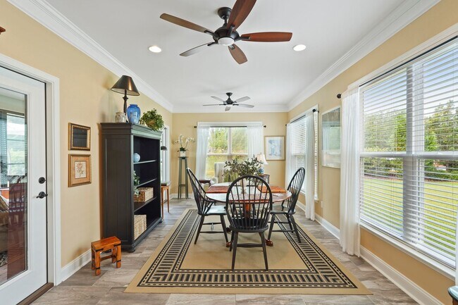 Building Photo - 10 Chicory Ct
