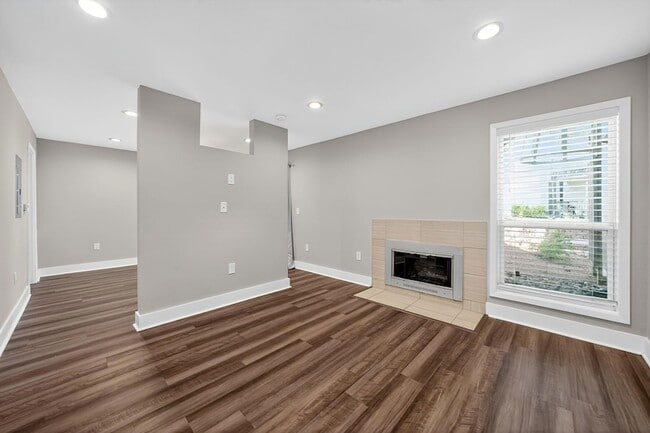 Building Photo - 935 La Posada Dr