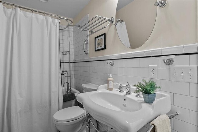 Building Photo - 99 Coggeshall Ave