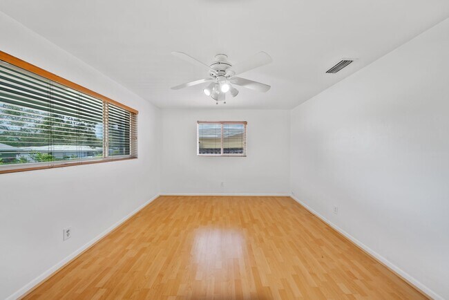 Building Photo - Move In Ready 3/2
